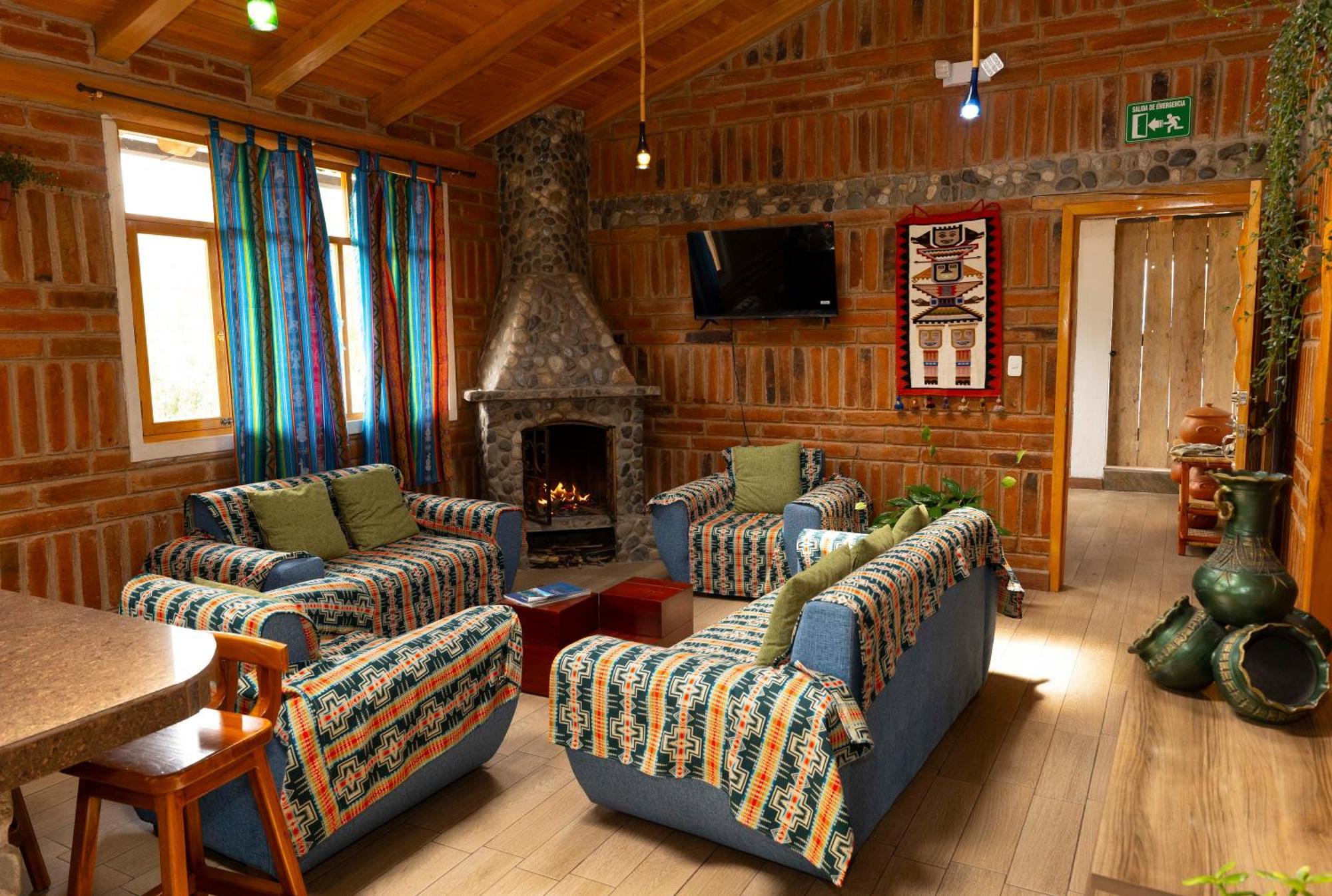 Watzara Wasi Cottage Familiar Camprestre Y Lofts En Cotacachi Exterior photo